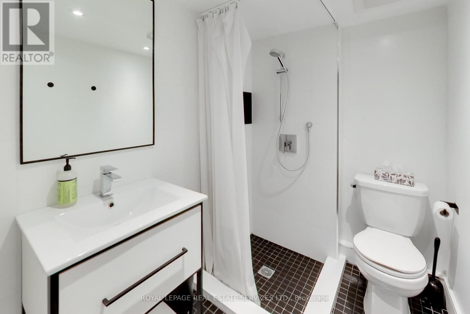 227 HOWLAND AVENUE Image 37