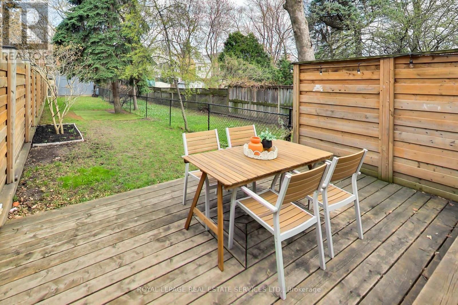 227 HOWLAND AVENUE Image 40