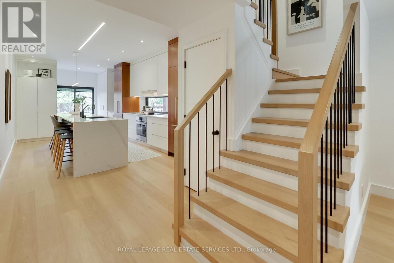 227 HOWLAND AVENUE Image 6