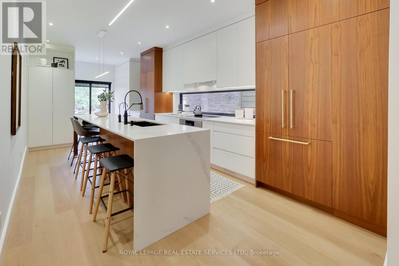 227 HOWLAND AVENUE Image 7