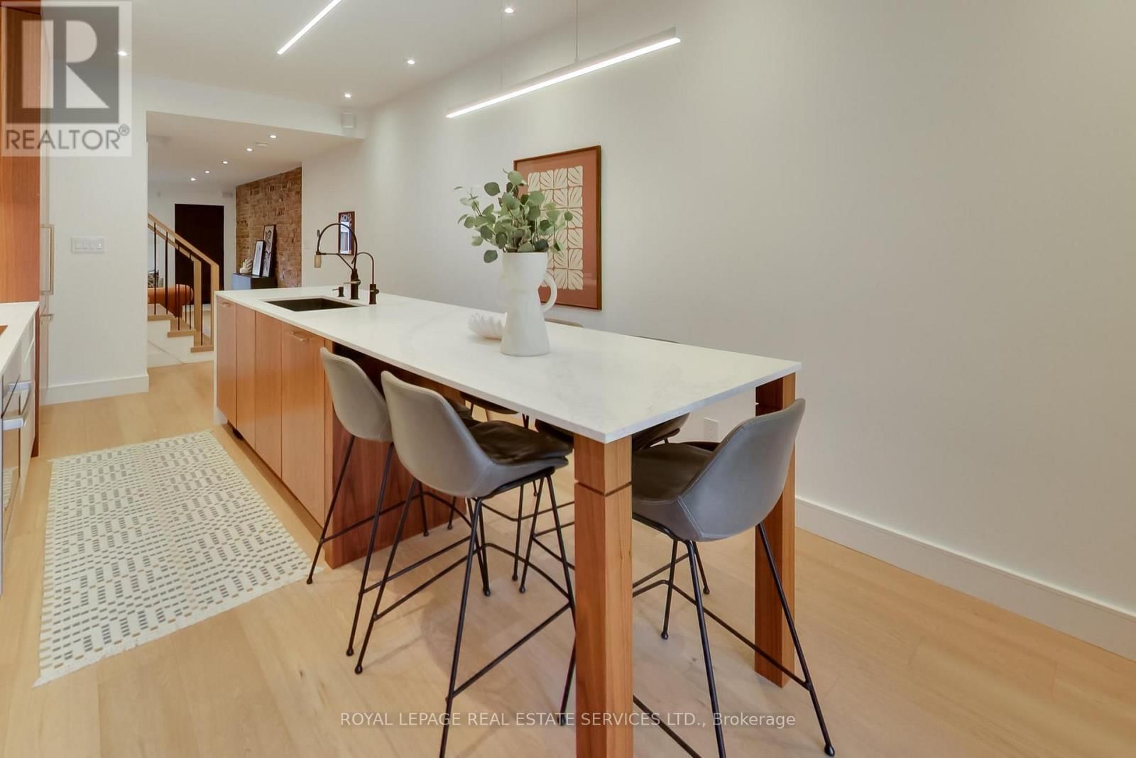 227 HOWLAND AVENUE Image 9