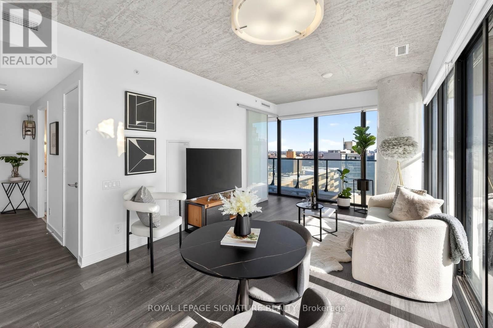 1110 - 185 ROEHAMPTON AVENUE Image 2