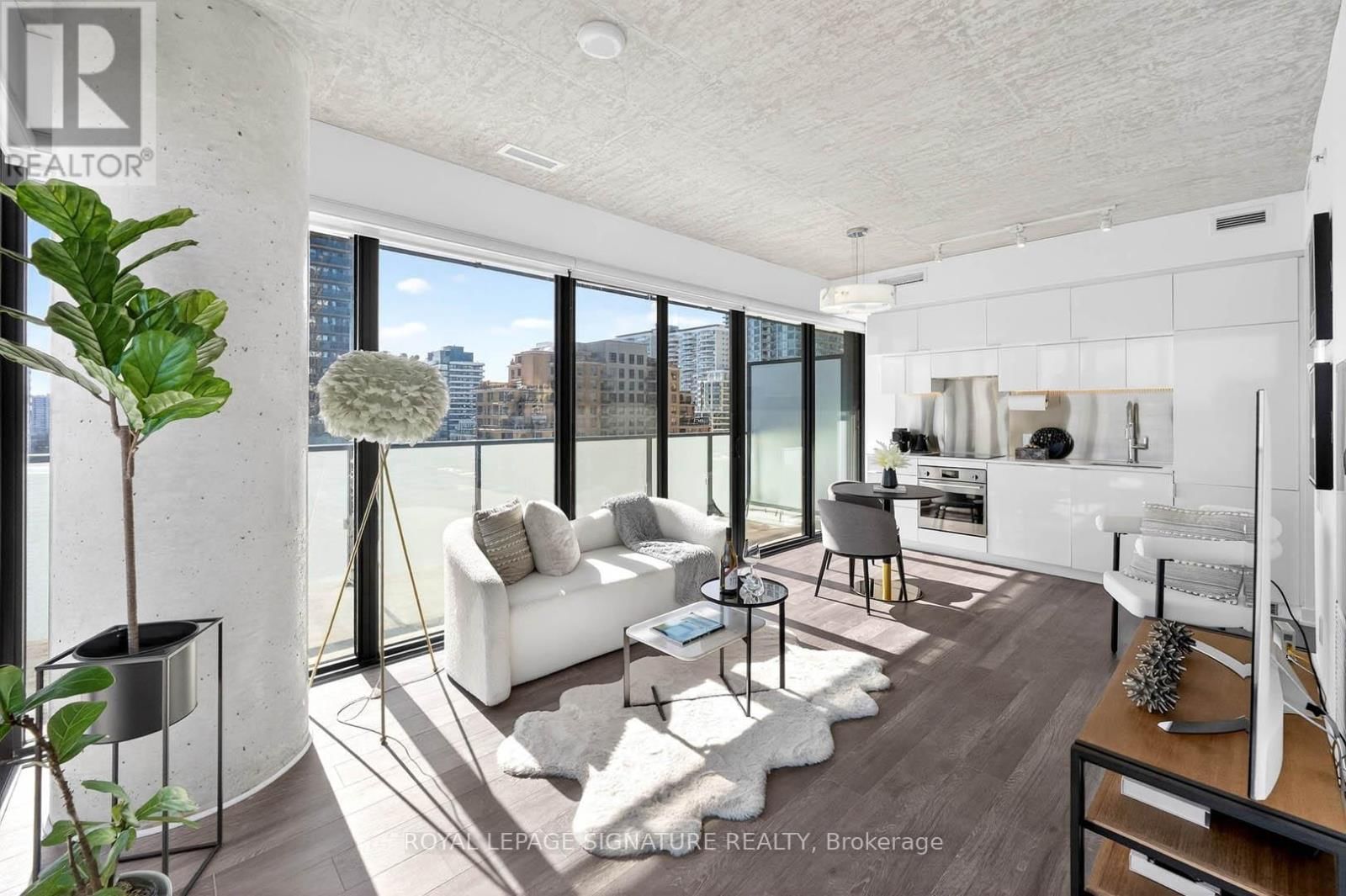 1110 - 185 ROEHAMPTON AVENUE Image 3