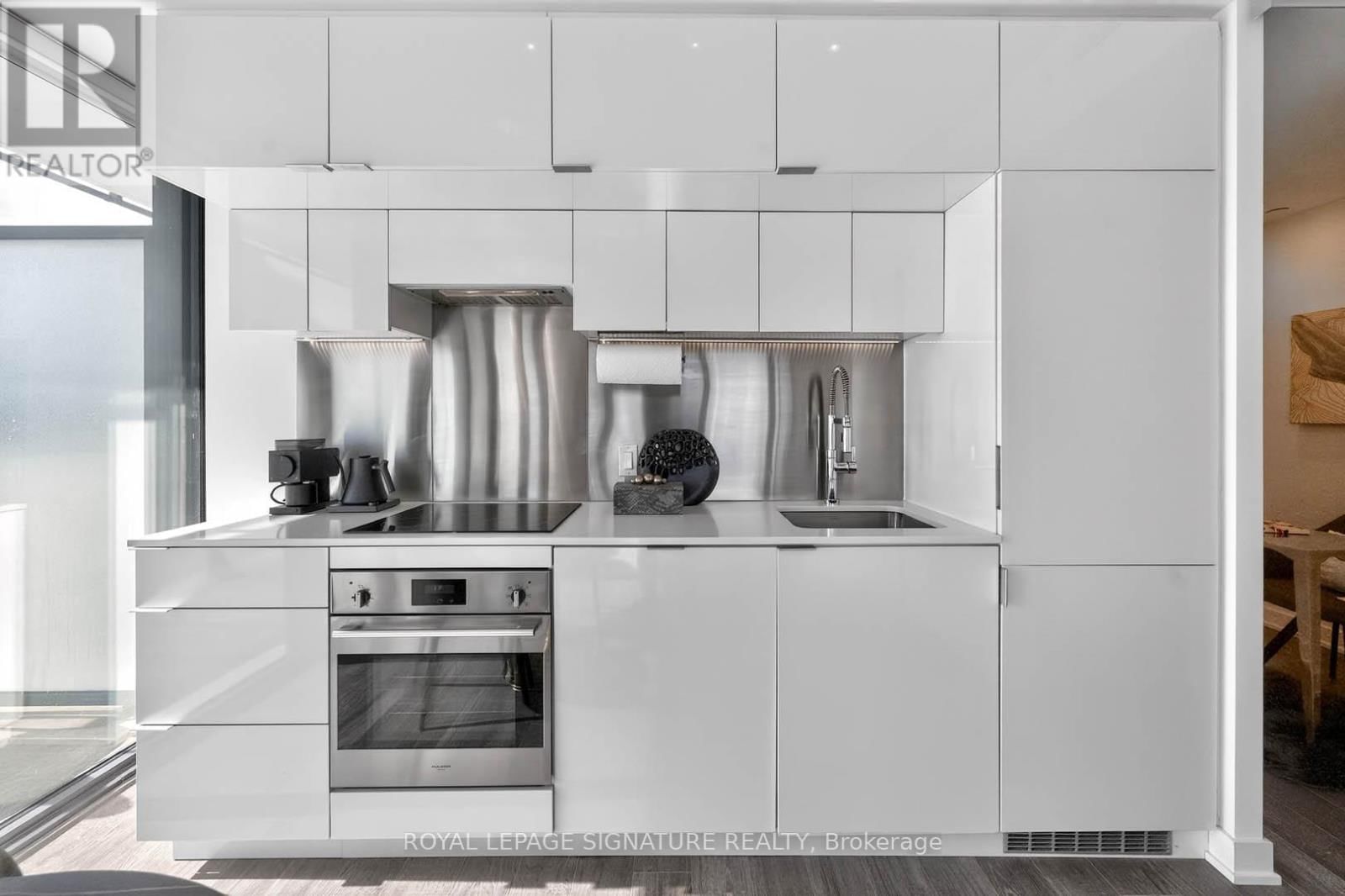 1110 - 185 ROEHAMPTON AVENUE Image 5