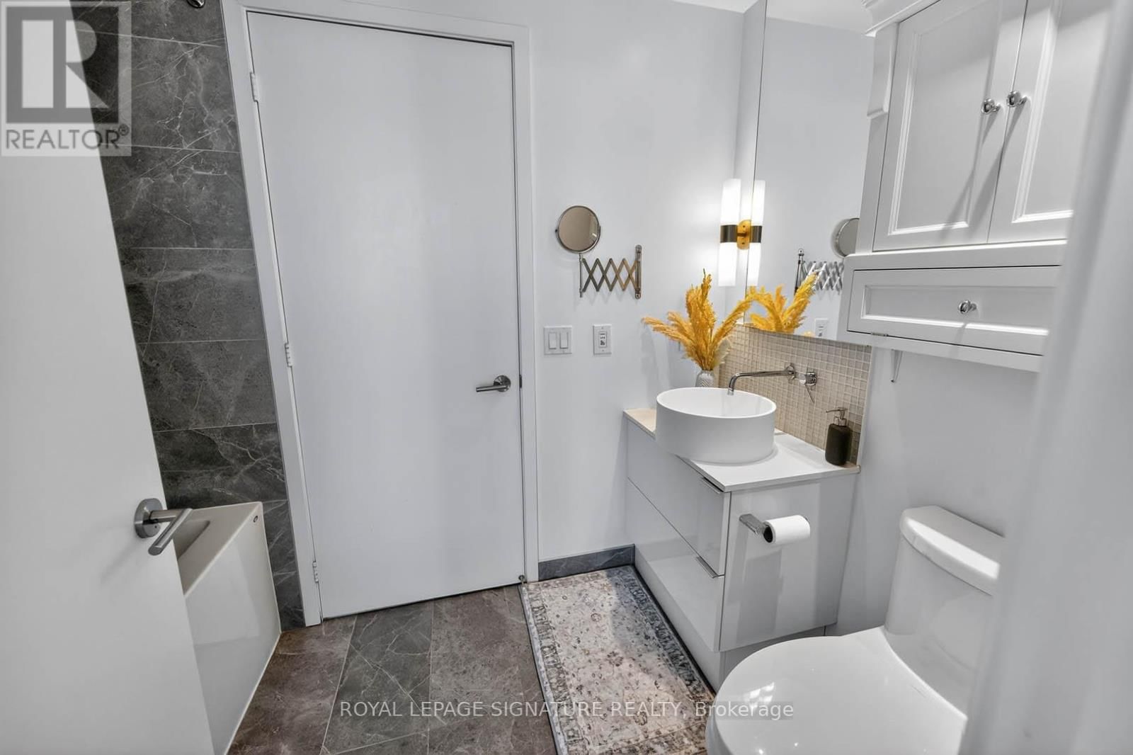 1110 - 185 ROEHAMPTON AVENUE Image 9