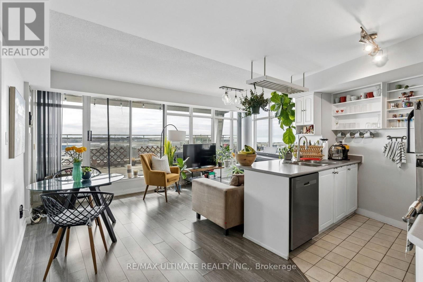 1216 - 650 QUEENS QUAY WEST Image 6