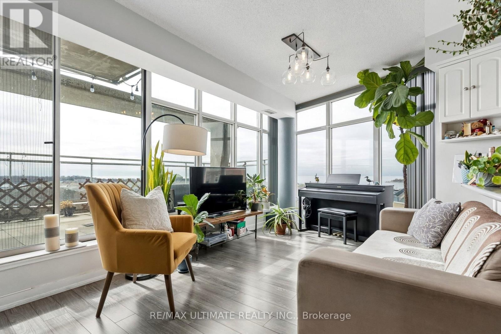 1216 - 650 QUEENS QUAY WEST Image 8