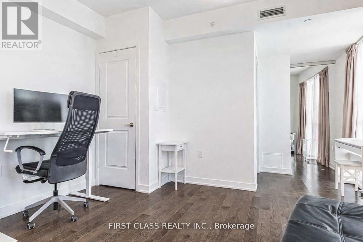 3305 - 1 THE ESPLANADE STREET Image 1