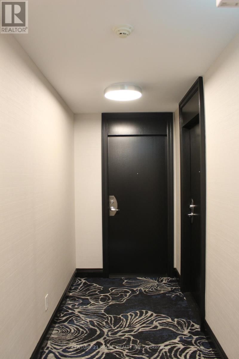 2706 - 19 GRAND TRUNK CRESCENT Image 19