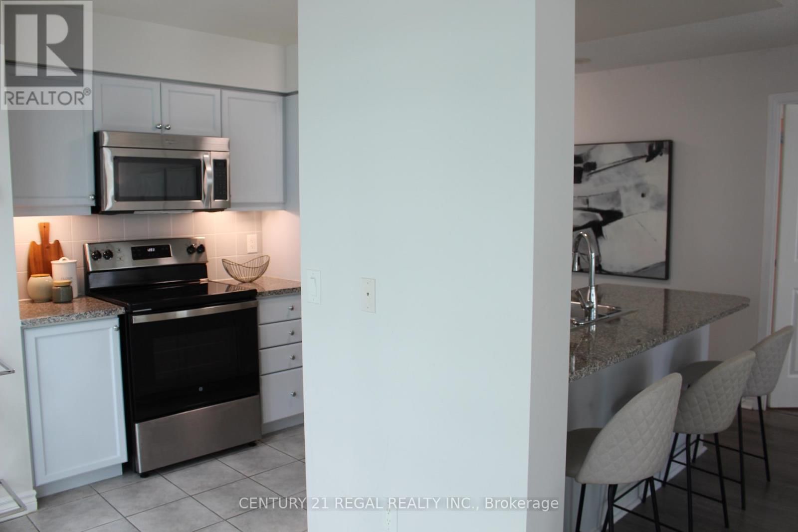 2706 - 19 GRAND TRUNK CRESCENT Image 24