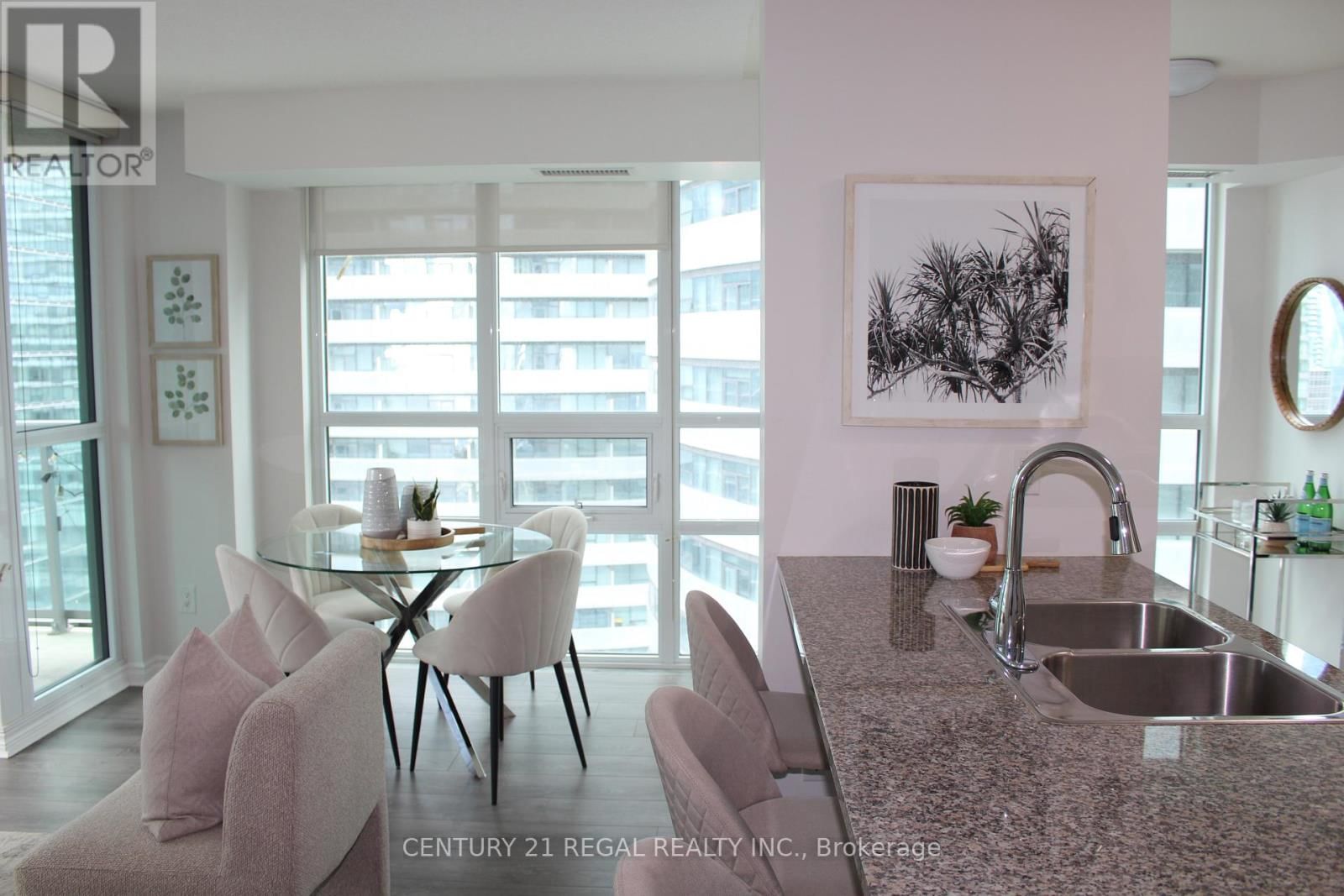 2706 - 19 GRAND TRUNK CRESCENT Image 29