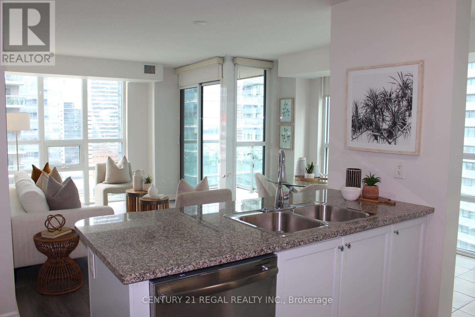 2706 - 19 GRAND TRUNK CRESCENT Image 33