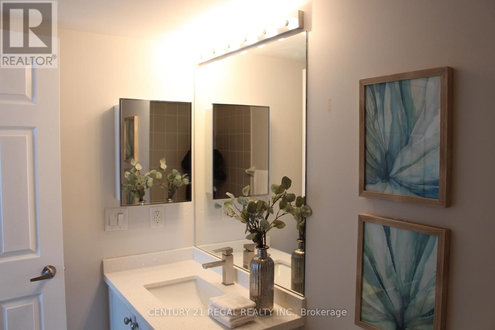 2706 - 19 GRAND TRUNK CRESCENT Image 38