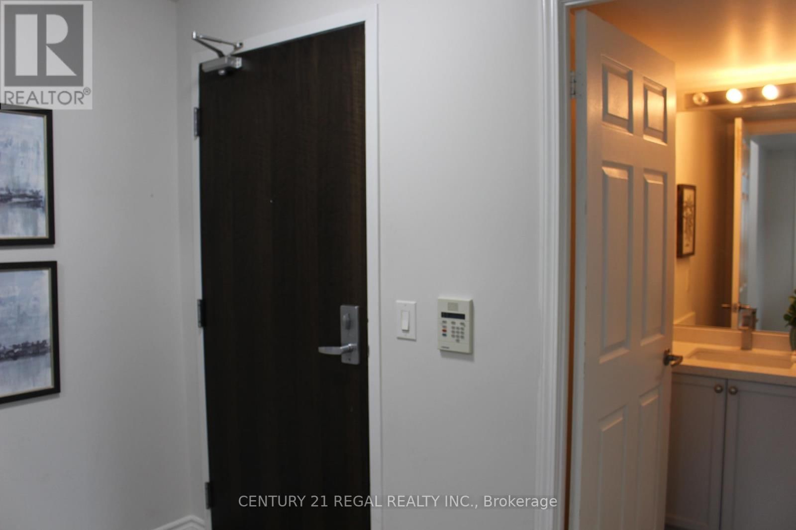 2706 - 19 GRAND TRUNK CRESCENT Image 39