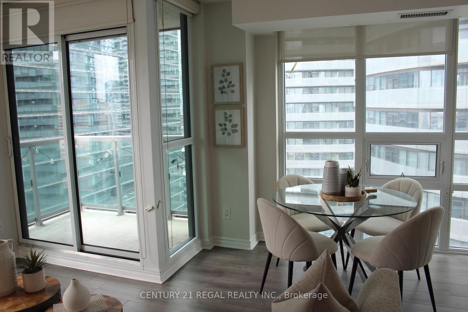 2706 - 19 GRAND TRUNK CRESCENT Image 44