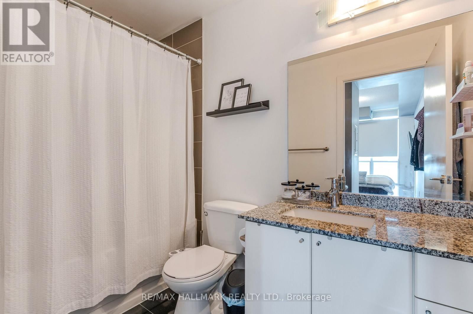 2211 - 18 HARBOUR STREET Image 15