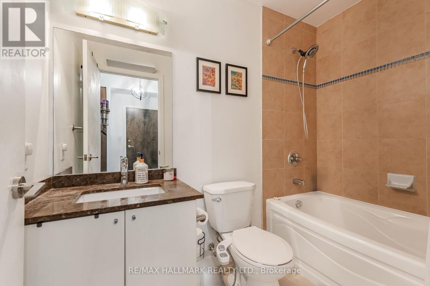 2211 - 18 HARBOUR STREET Image 19