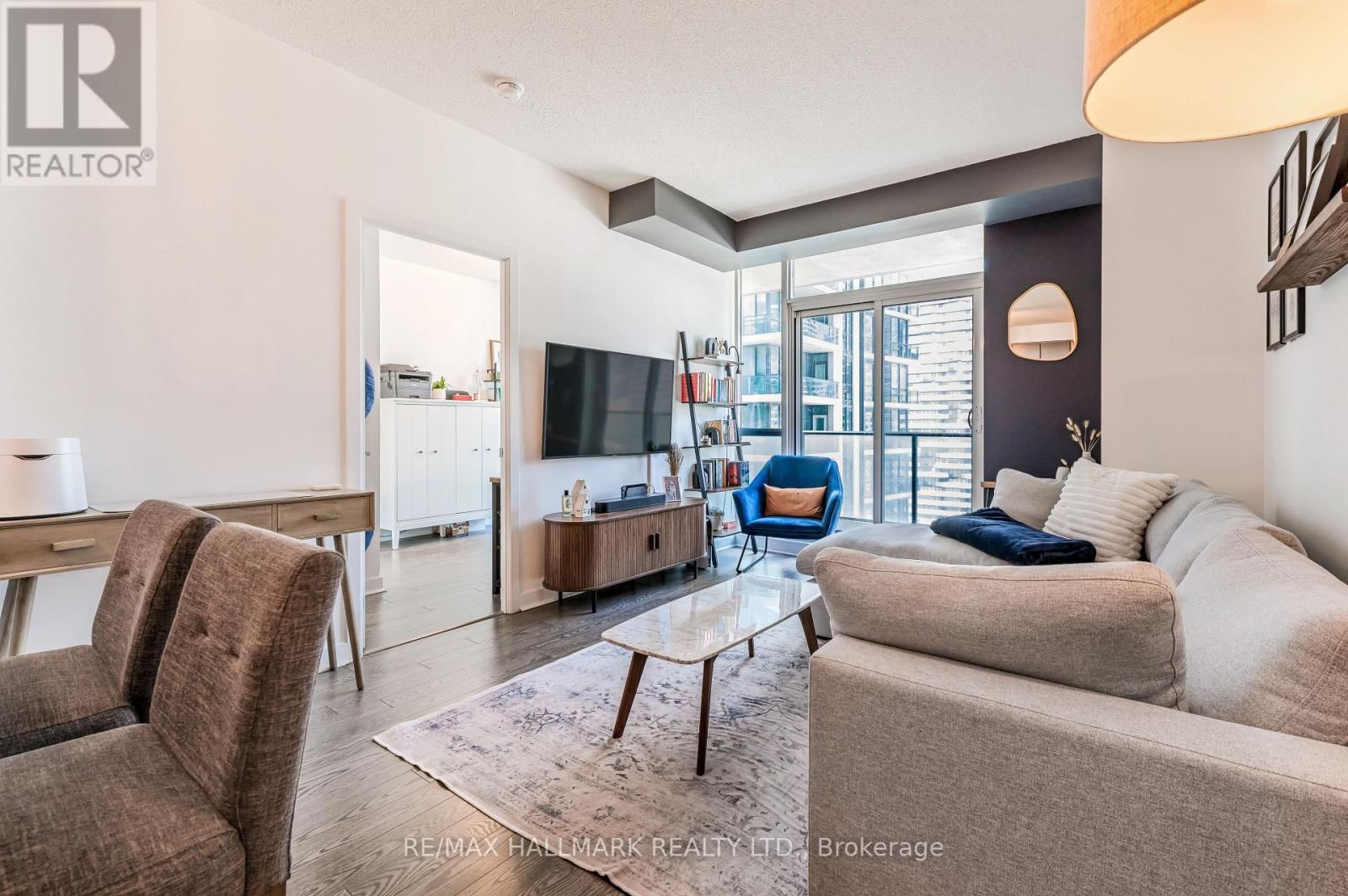 2211 - 18 HARBOUR STREET Image 2