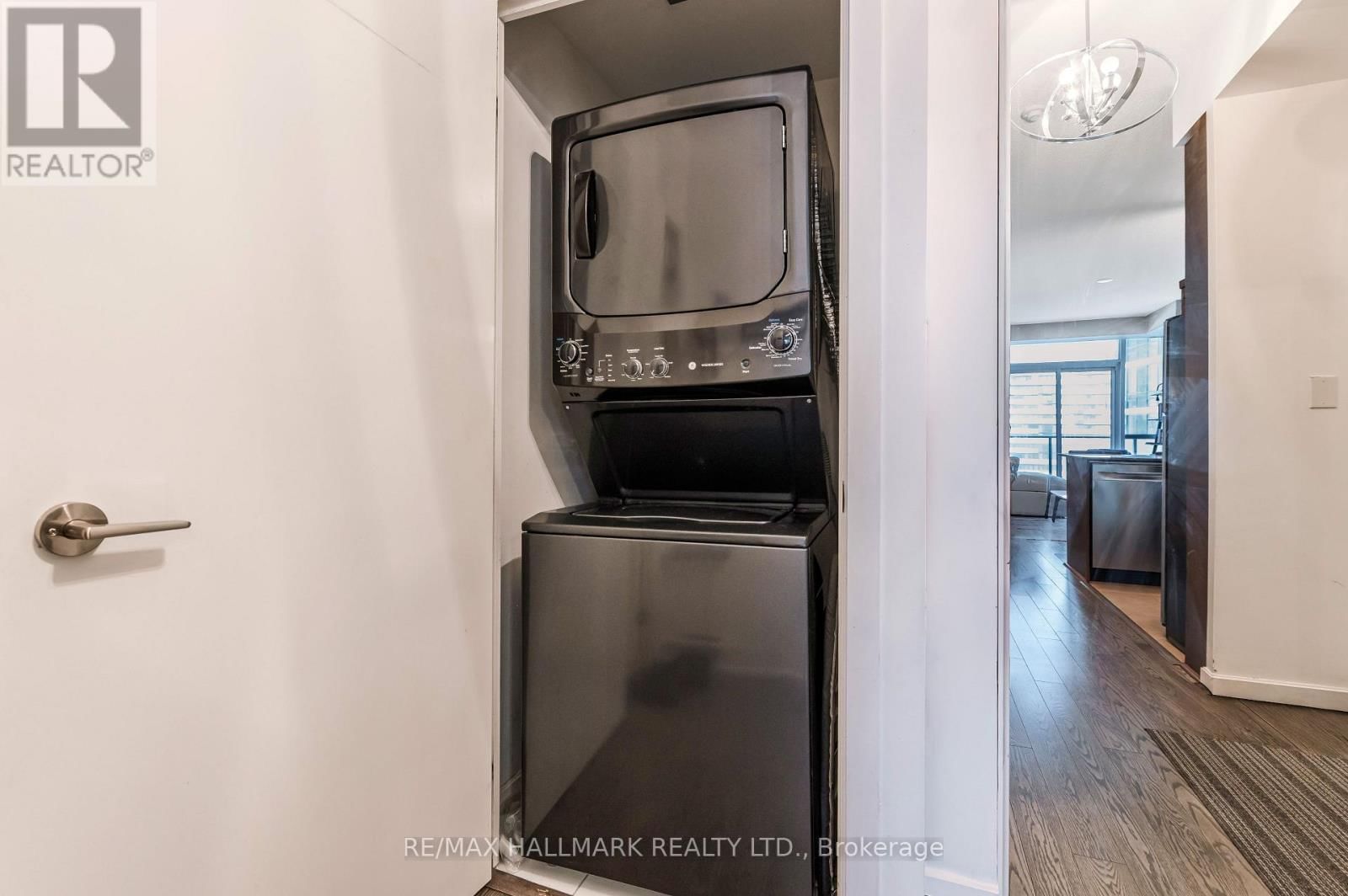 2211 - 18 HARBOUR STREET Image 20