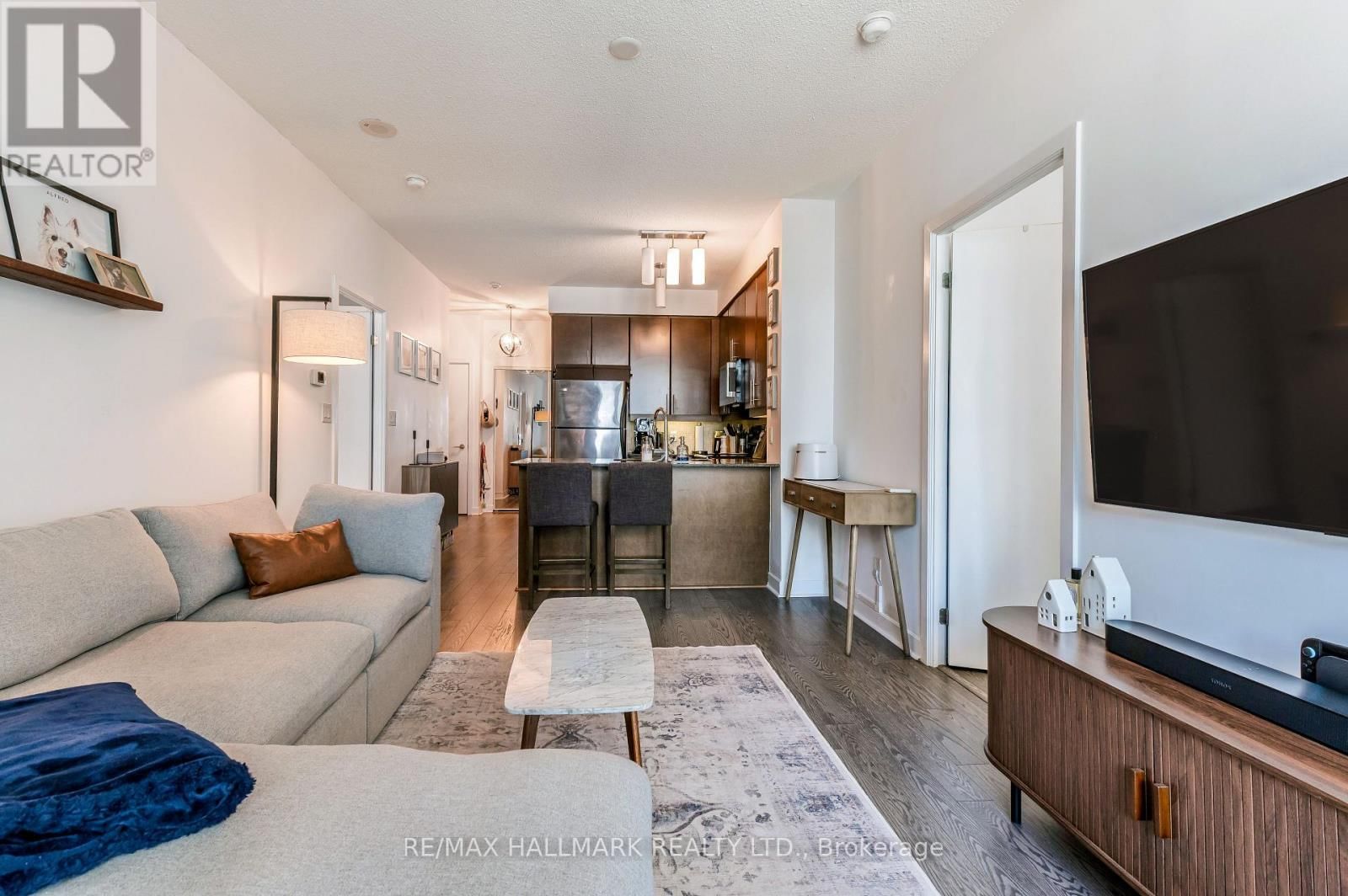 2211 - 18 HARBOUR STREET Image 3