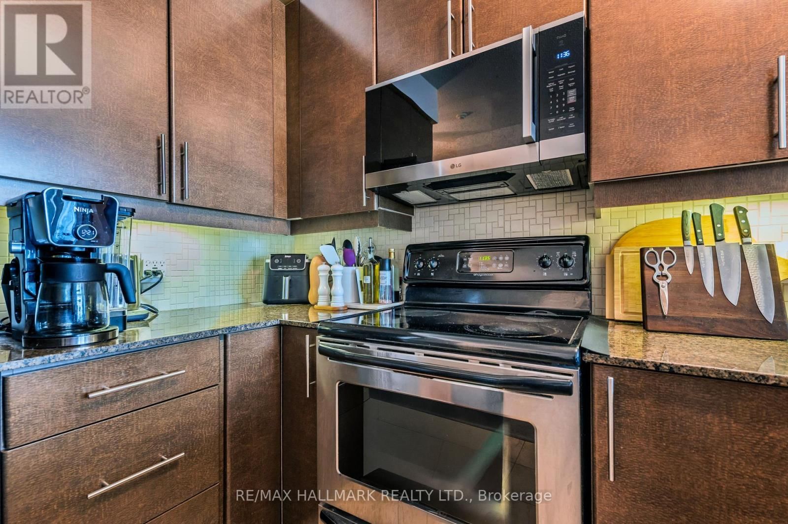 2211 - 18 HARBOUR STREET Image 7