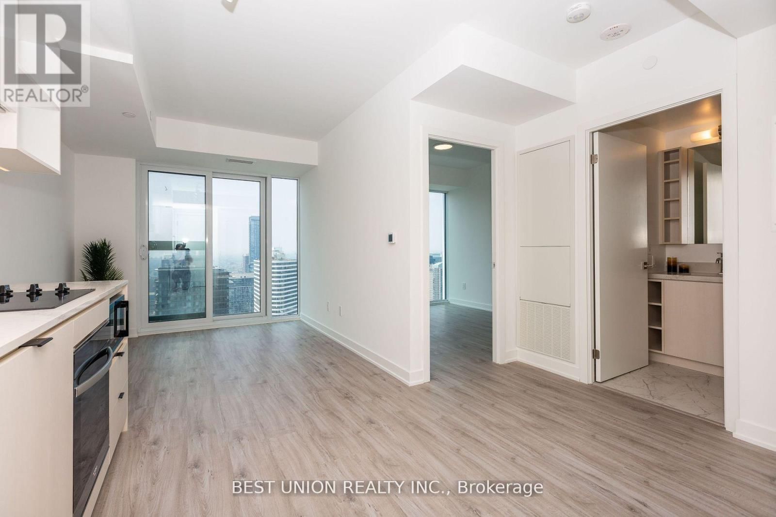 4816 - 252 CHURCH STREET EAST Image 3