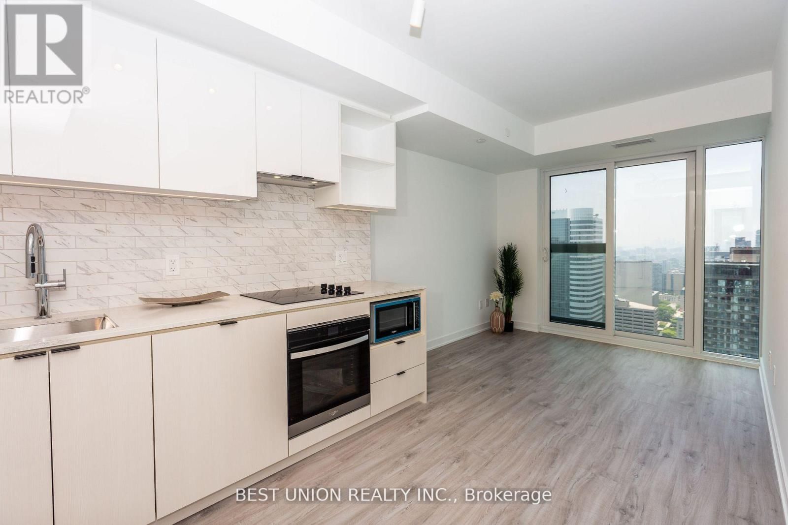 4816 - 252 CHURCH STREET EAST Image 4