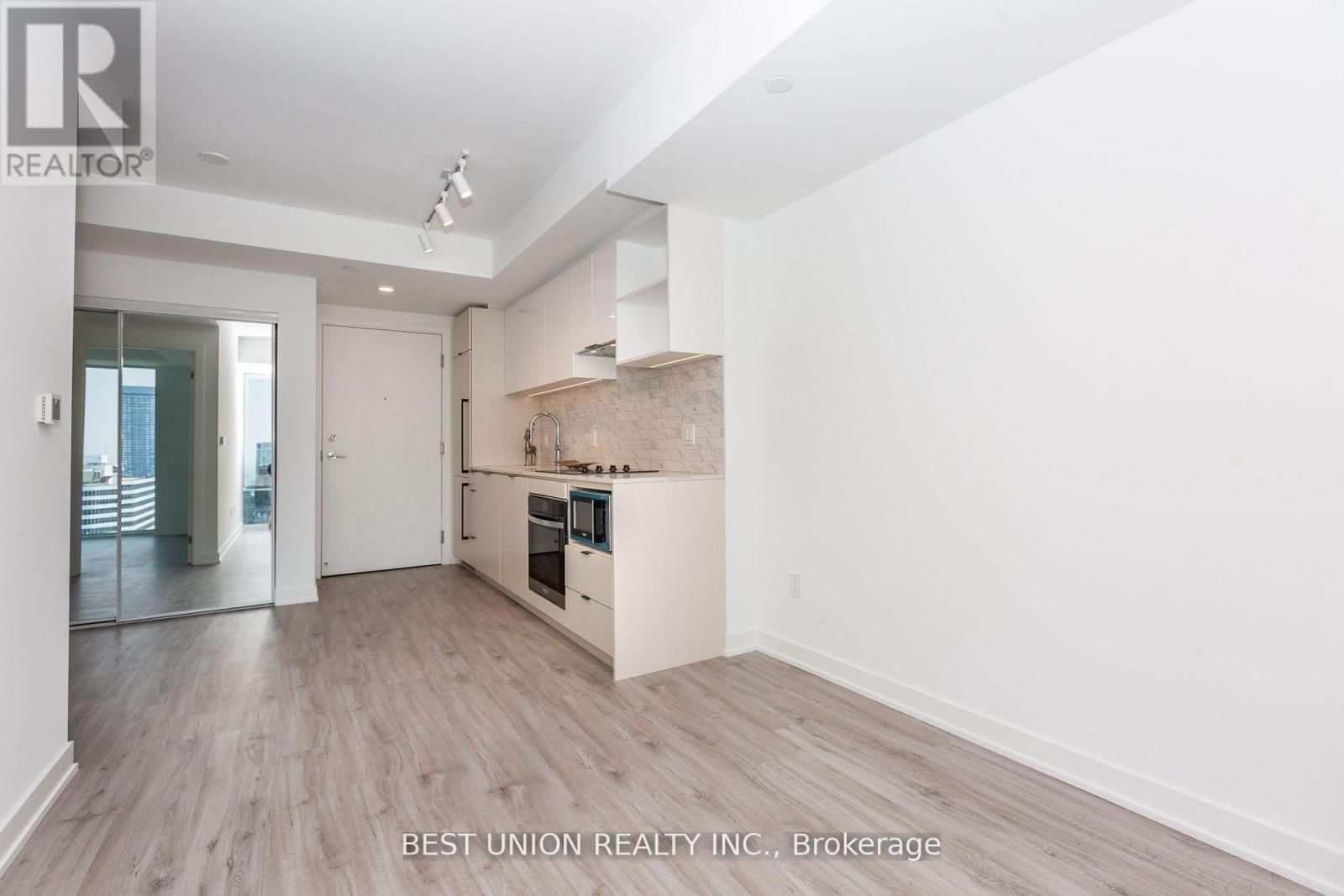 4816 - 252 CHURCH STREET EAST Image 5