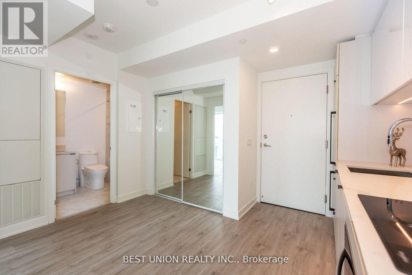 4816 - 252 CHURCH STREET EAST Image 6