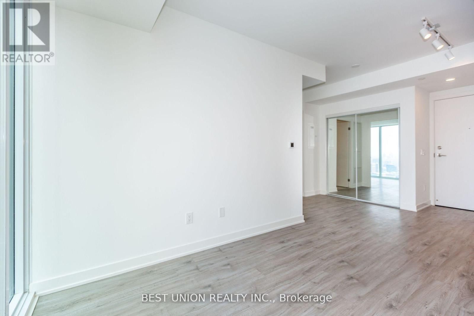 4816 - 252 CHURCH STREET EAST Image 8