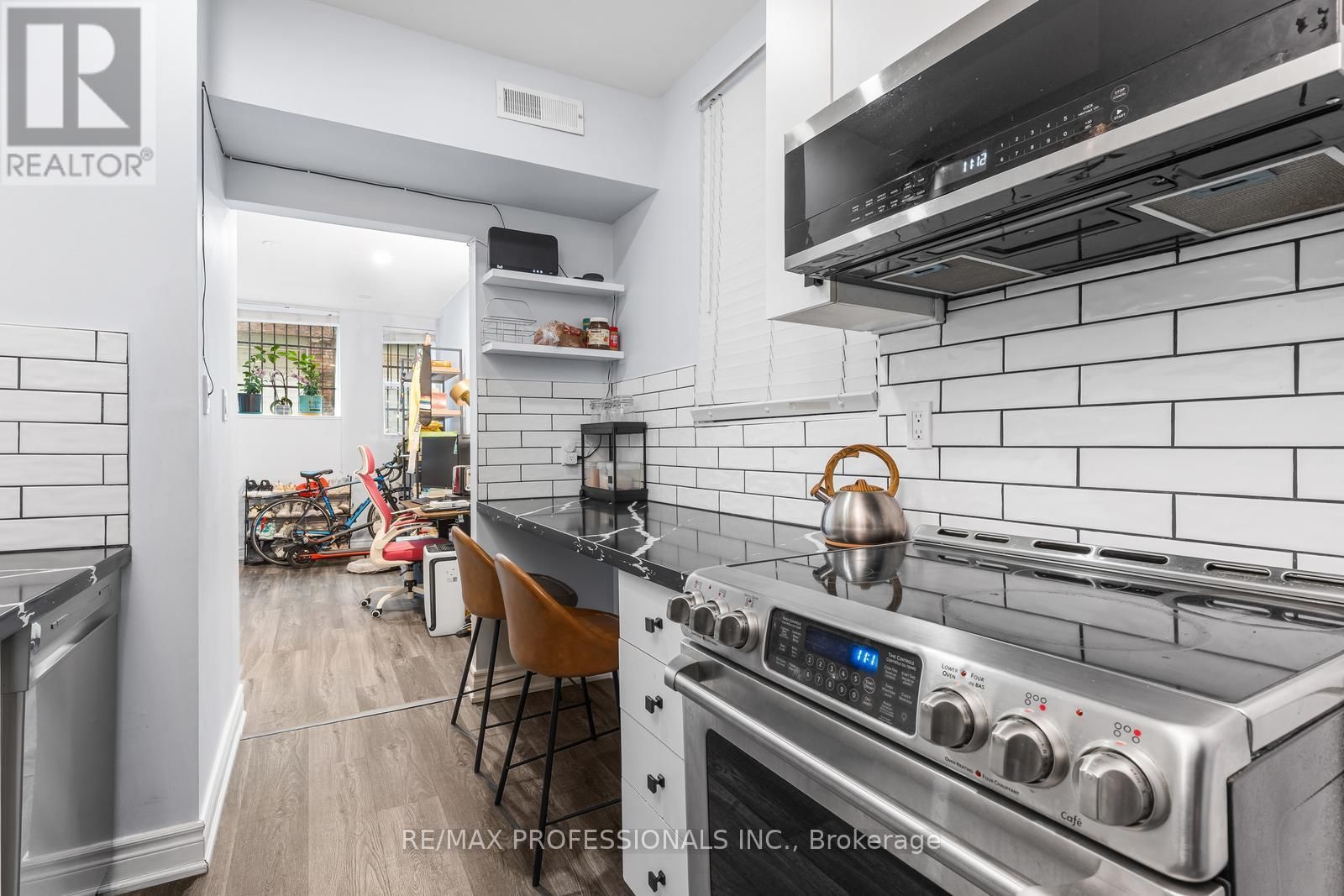 105 - 412 JARVIS STREET Image 11