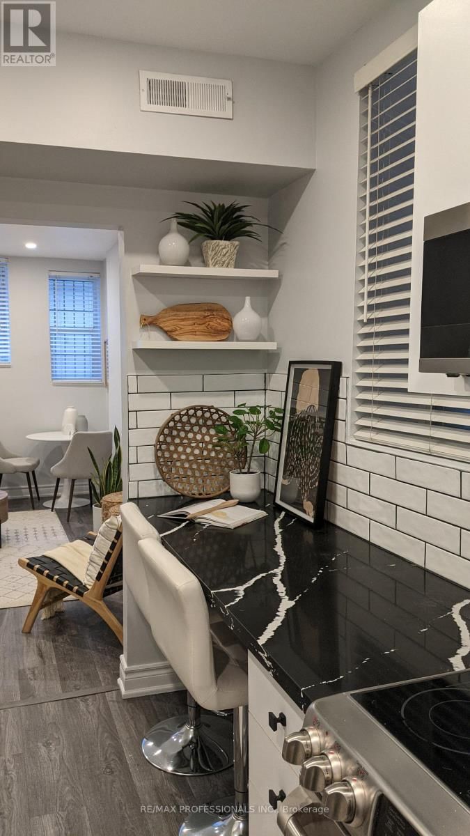 105 - 412 JARVIS STREET Image 12