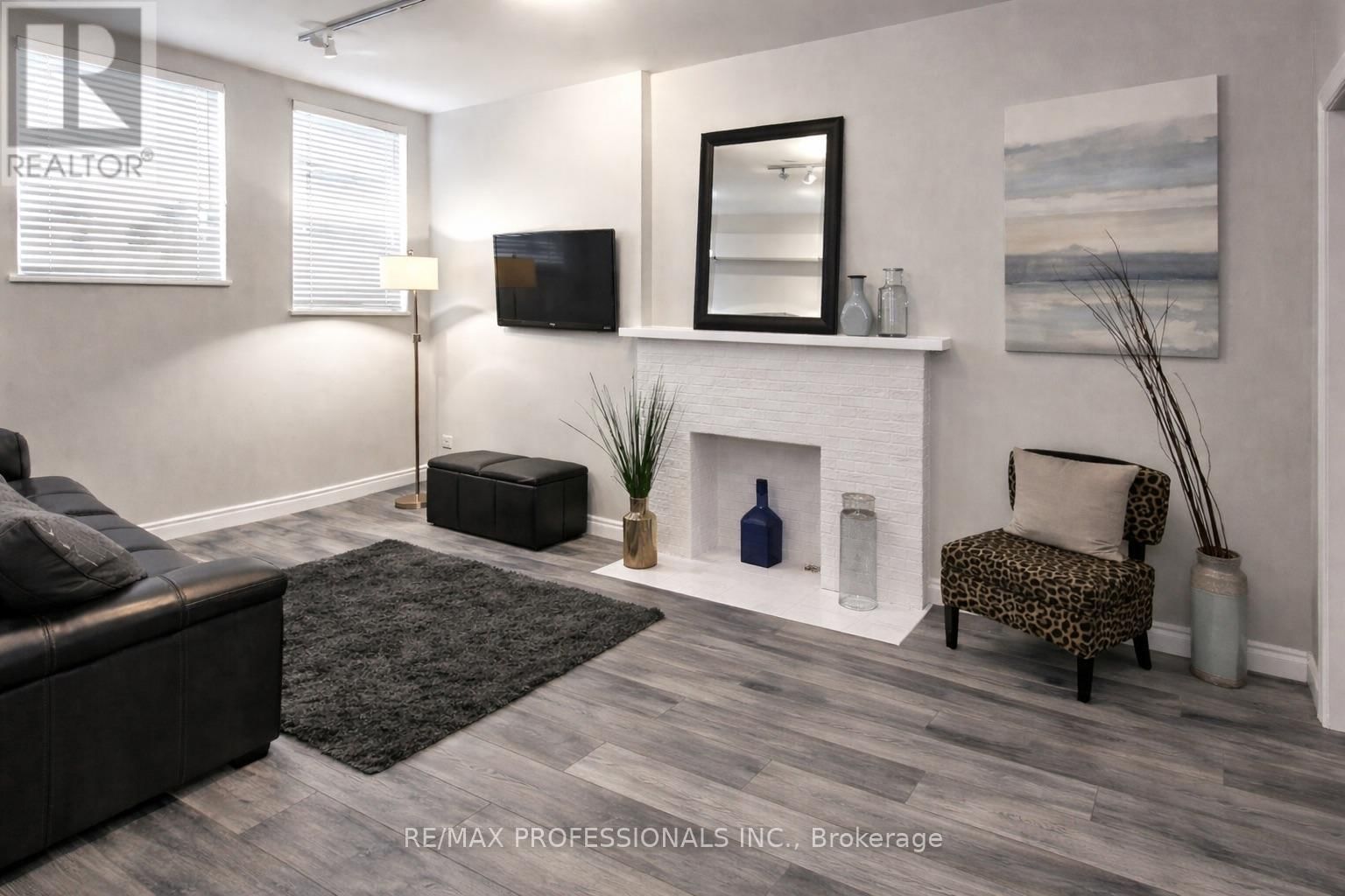 105 - 412 JARVIS STREET Image 2