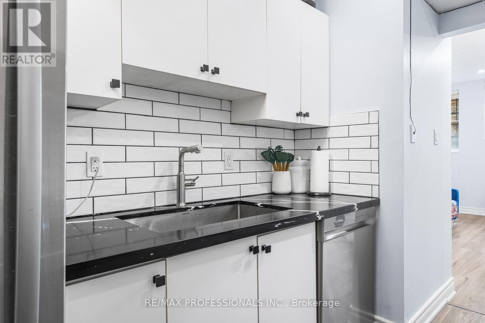 105 - 412 JARVIS STREET Image 7