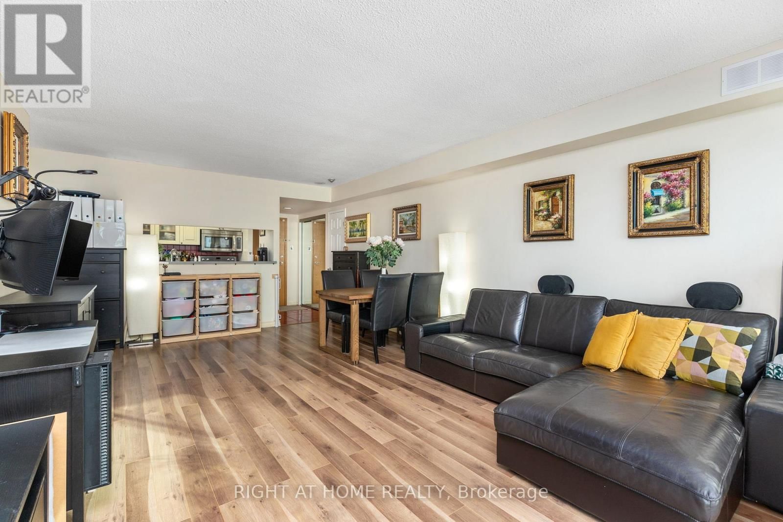 2306 - 77 HARBOUR SQUARE Image 10