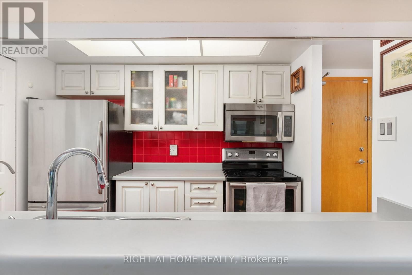 2306 - 77 HARBOUR SQUARE Image 12