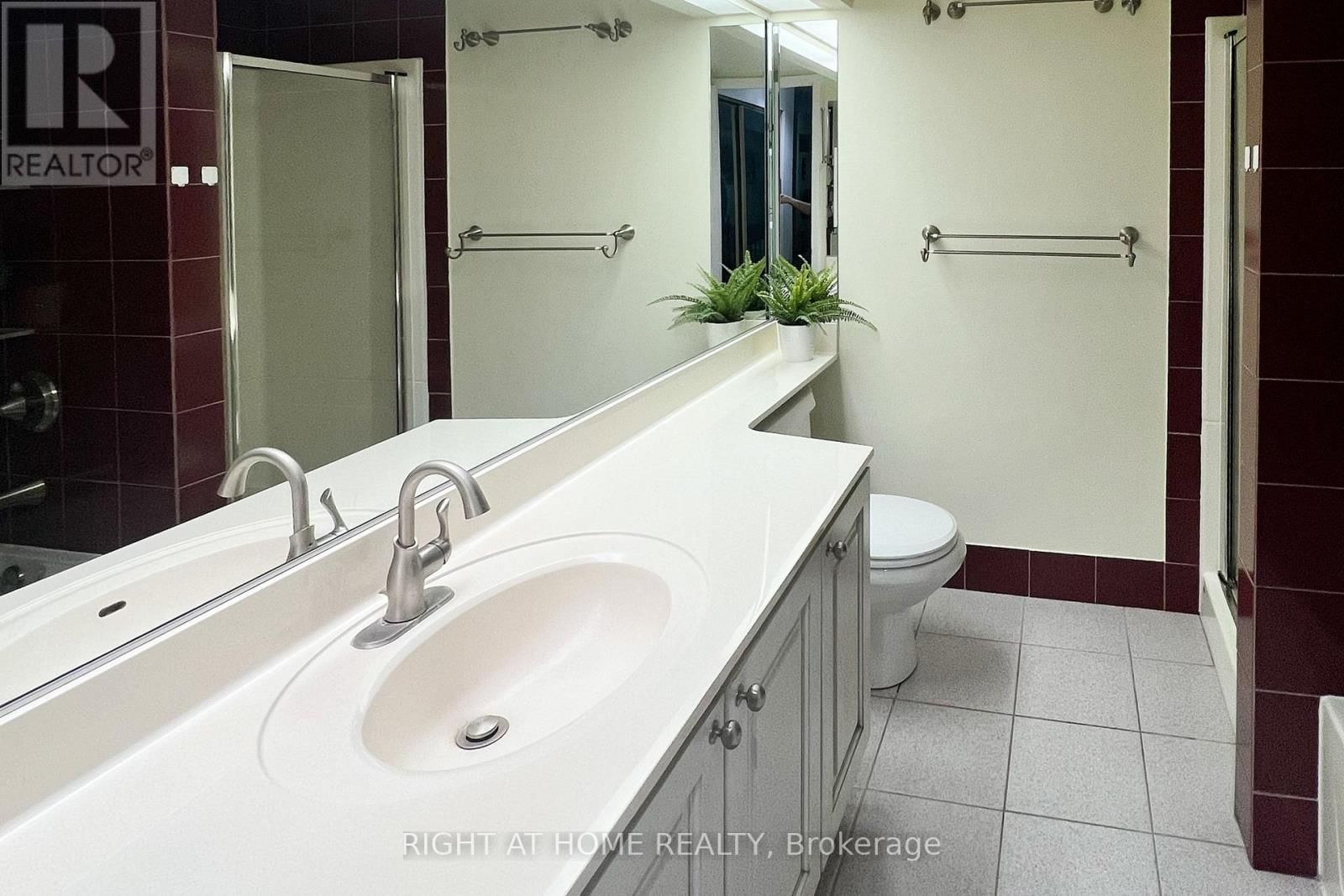 2306 - 77 HARBOUR SQUARE Image 19