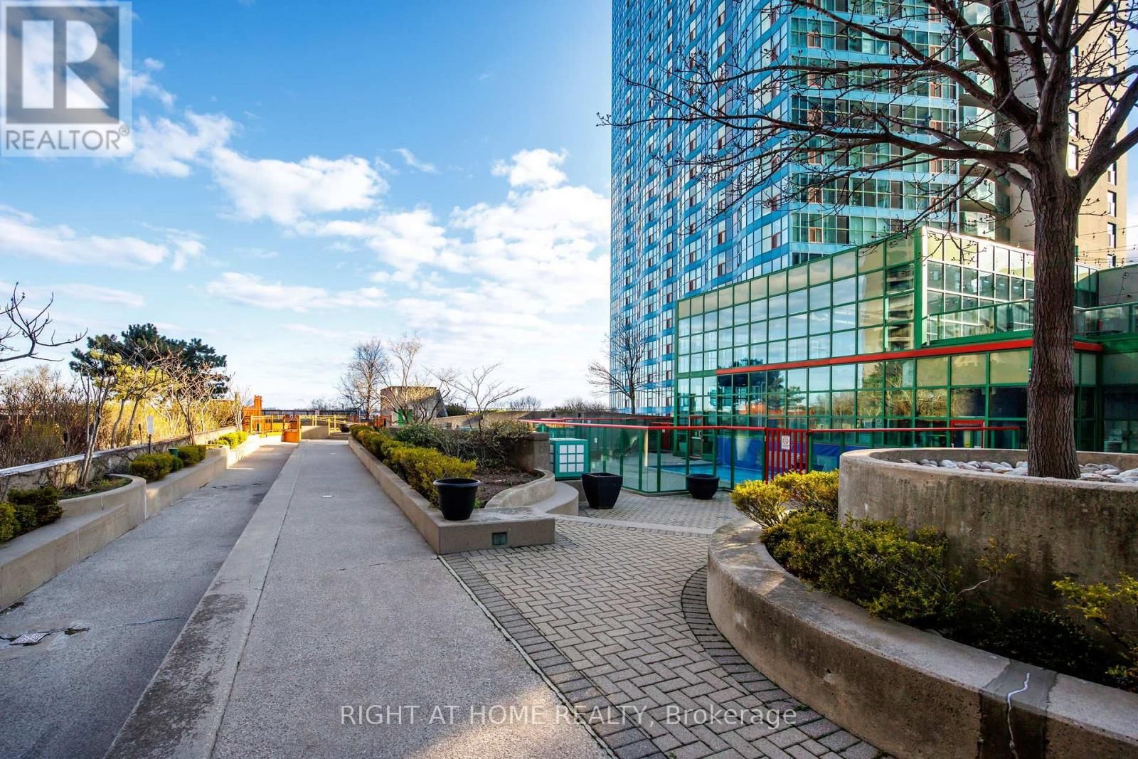 2306 - 77 HARBOUR SQUARE Image 26