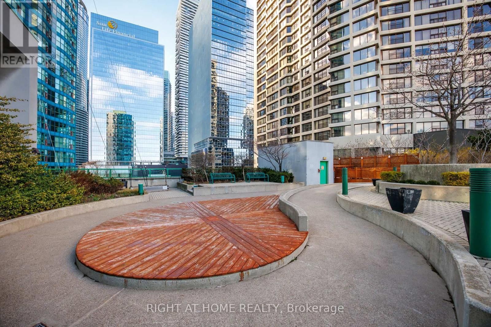 2306 - 77 HARBOUR SQUARE Image 27