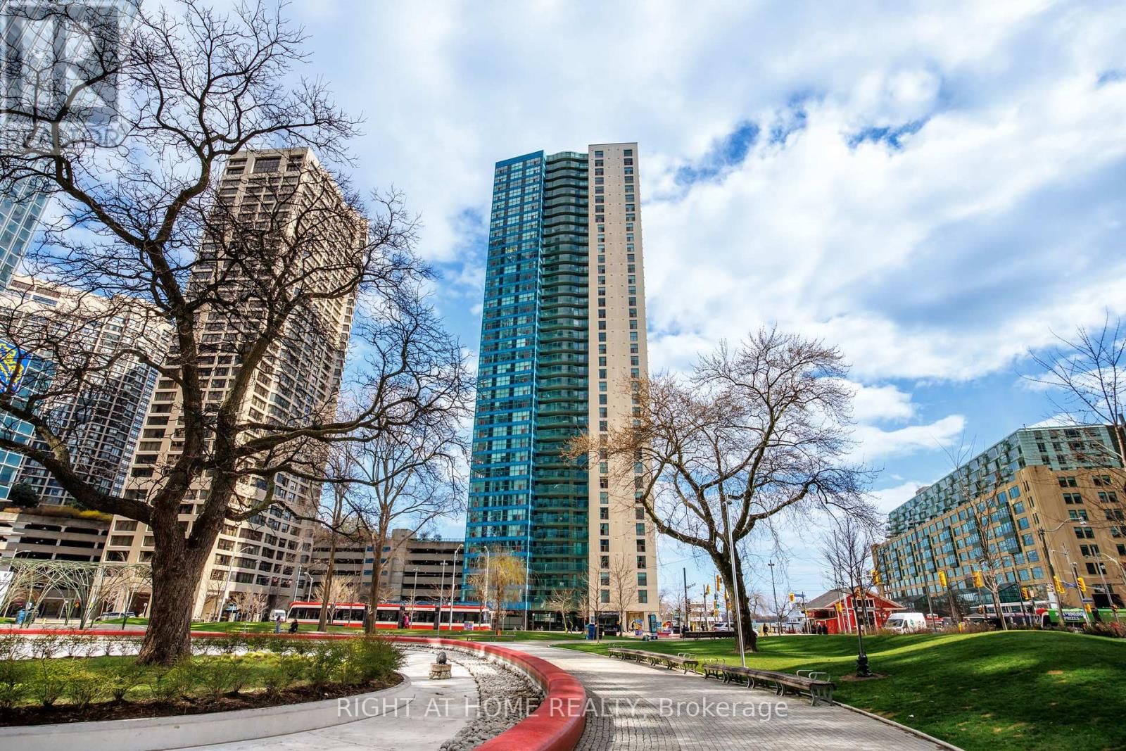 2306 - 77 HARBOUR SQUARE Image 28