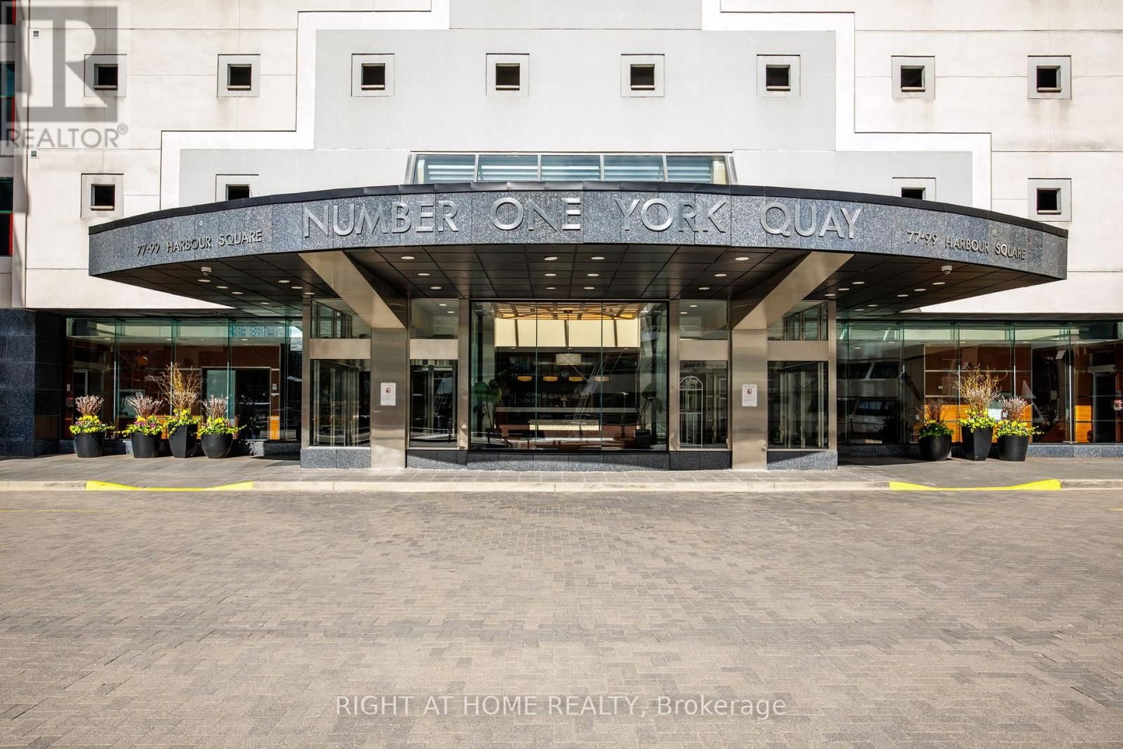 2306 - 77 HARBOUR SQUARE Image 3