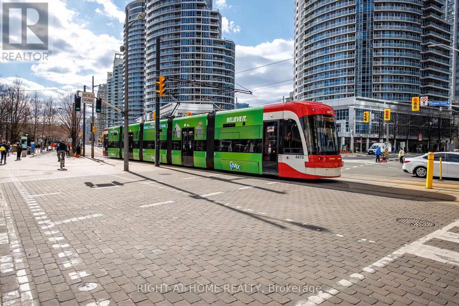 2306 - 77 HARBOUR SQUARE Image 32