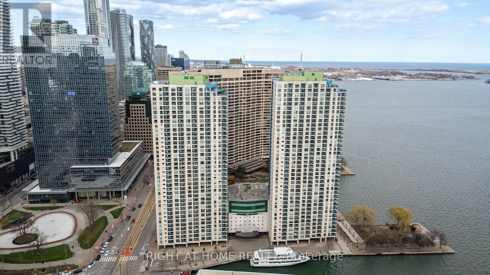 2306 - 77 HARBOUR SQUARE Image 35