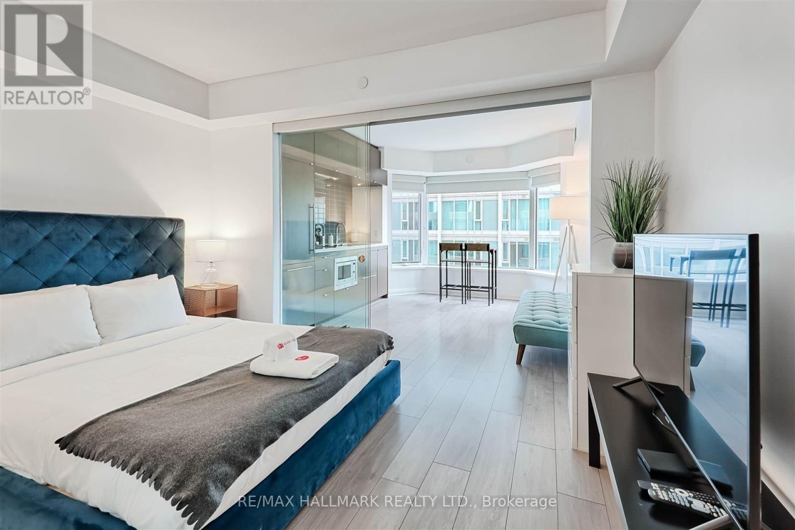 1412 - 155 YORKVILLE AVENUE Image 4