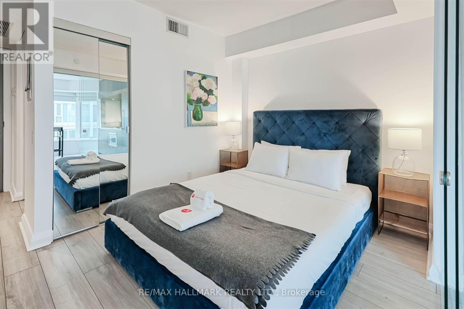 1412 - 155 YORKVILLE AVENUE Image 6