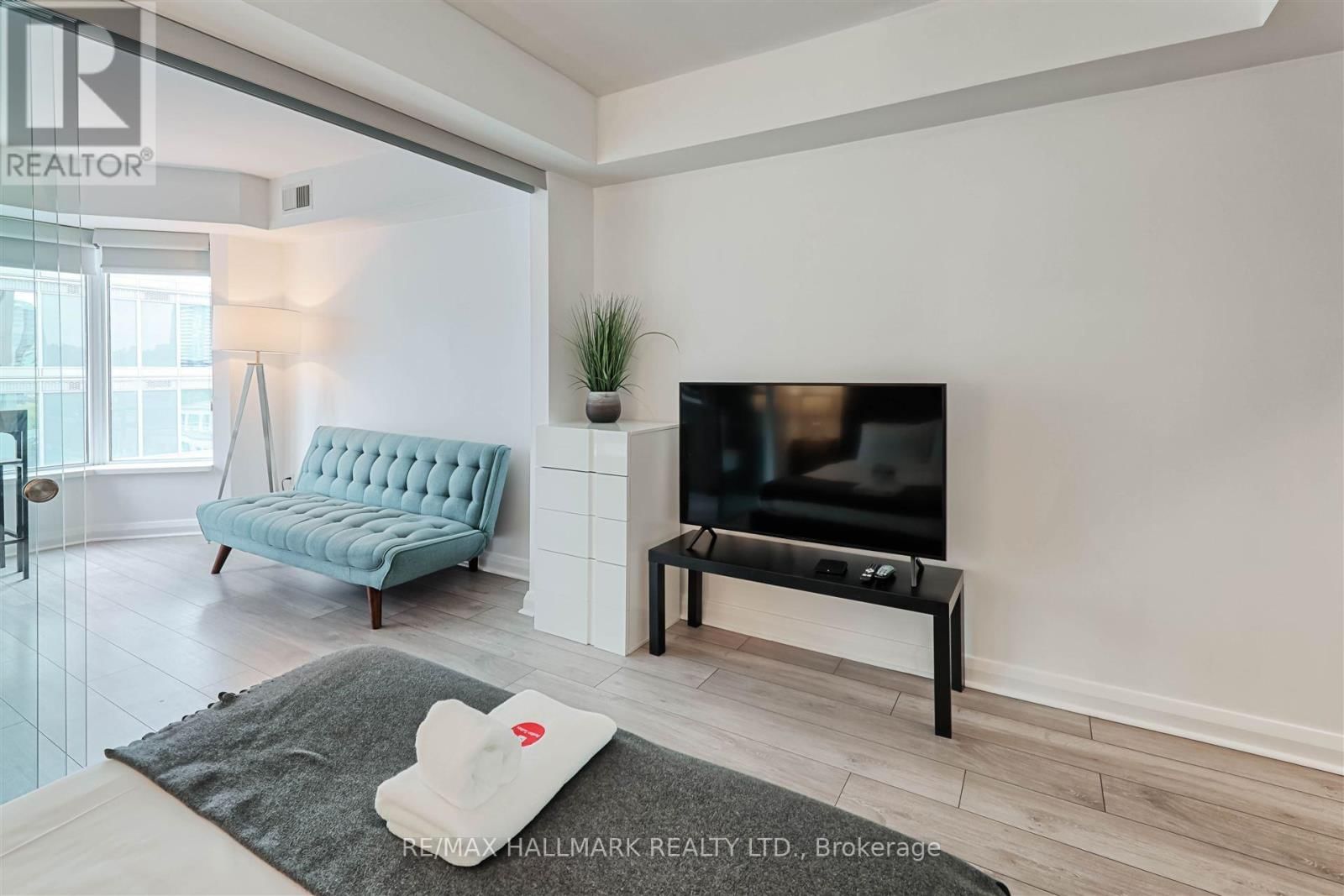 1412 - 155 YORKVILLE AVENUE Image 7