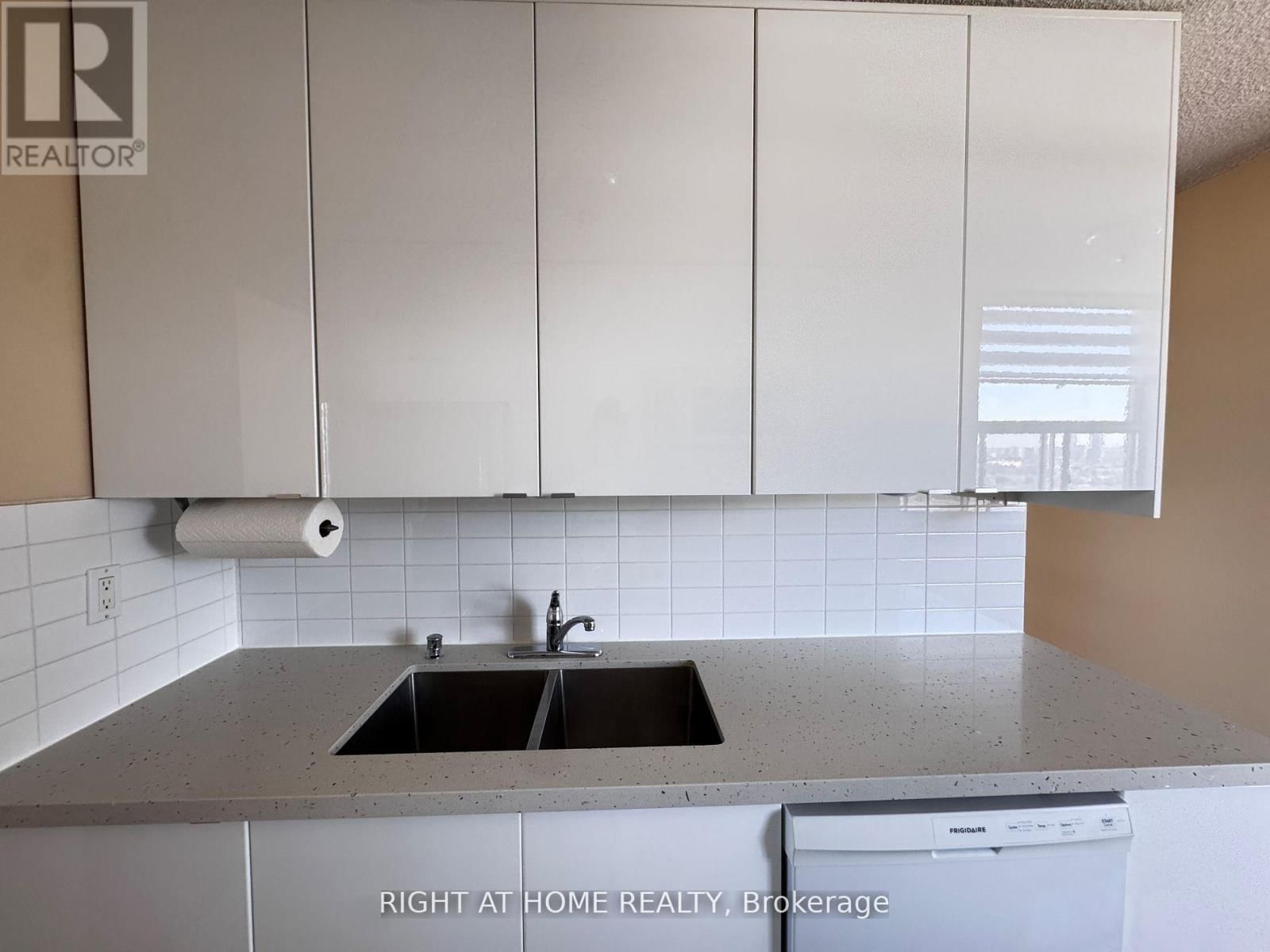 2104 - 205 HILDA AVENUE Image 6