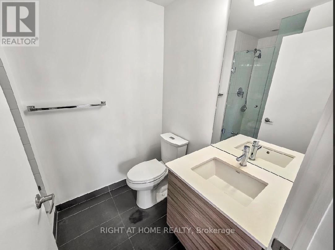 2011 - 210 SIMCOE STREET Image 20