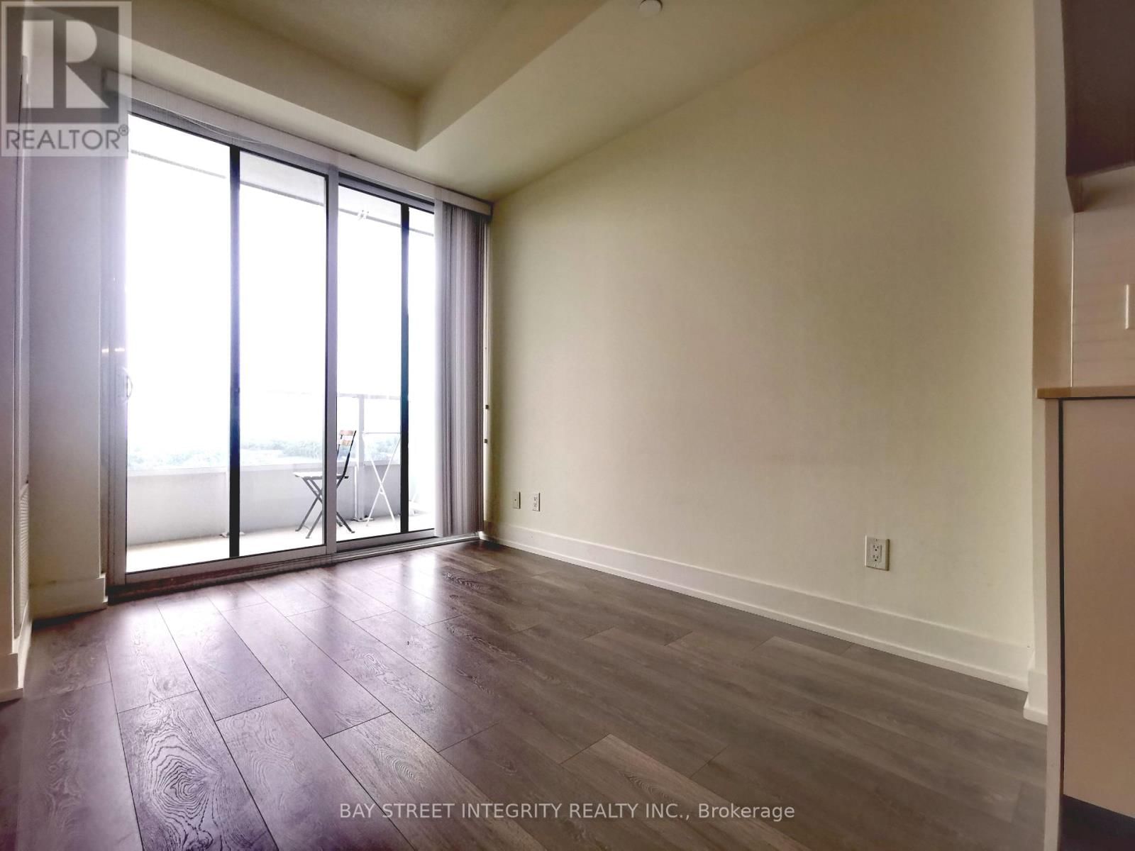 1607 - 180 FAIRVIEW MALL DRIVE Image 4