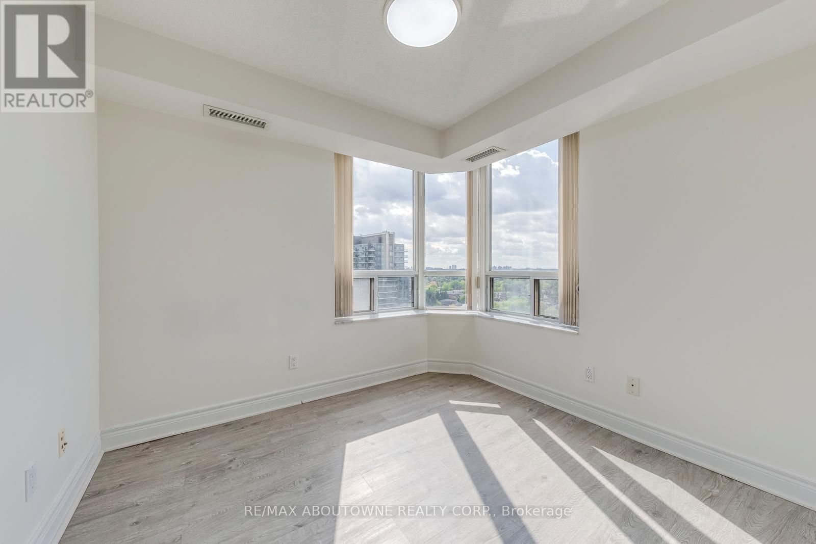 1805 - 5418 YONGE STREET Image 33